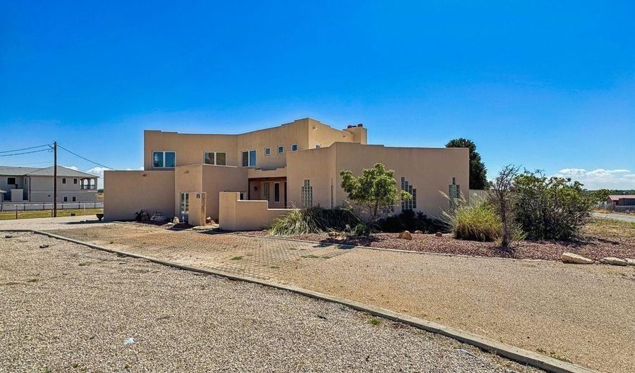 606 Weleka Ln, Carlsbad, NM 88220 - 4 Beds, 3 Bath