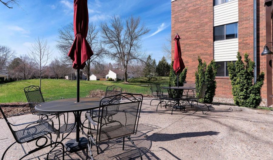 4 Pine Tree Dr 110, Arden Hills, MN 55112 - 2 Beds, 2 Bath