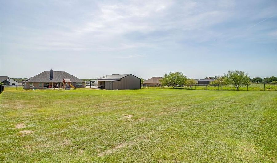 114 Esther Ct, Millsap, TX 76066 - 5 Beds, 3 Bath