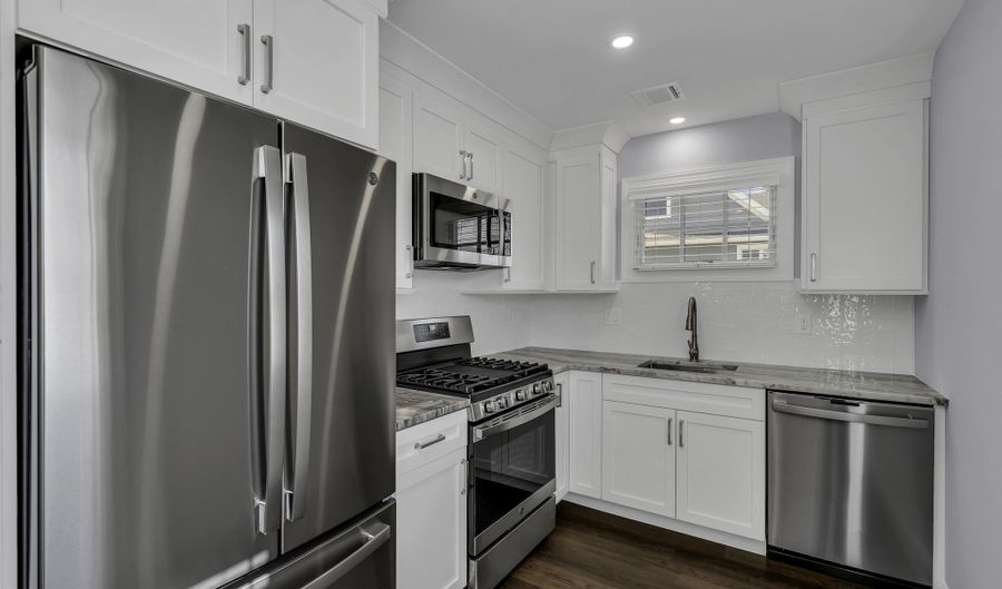 419 10th Ave Rear, Belmar, NJ 07719 - 1 Beds, 1 Bath