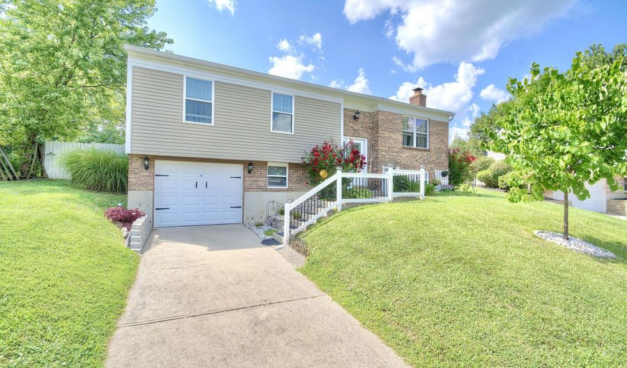 11 E Boesch Dr, Alexandria, KY 41001 - 4 Beds, 3 Bath