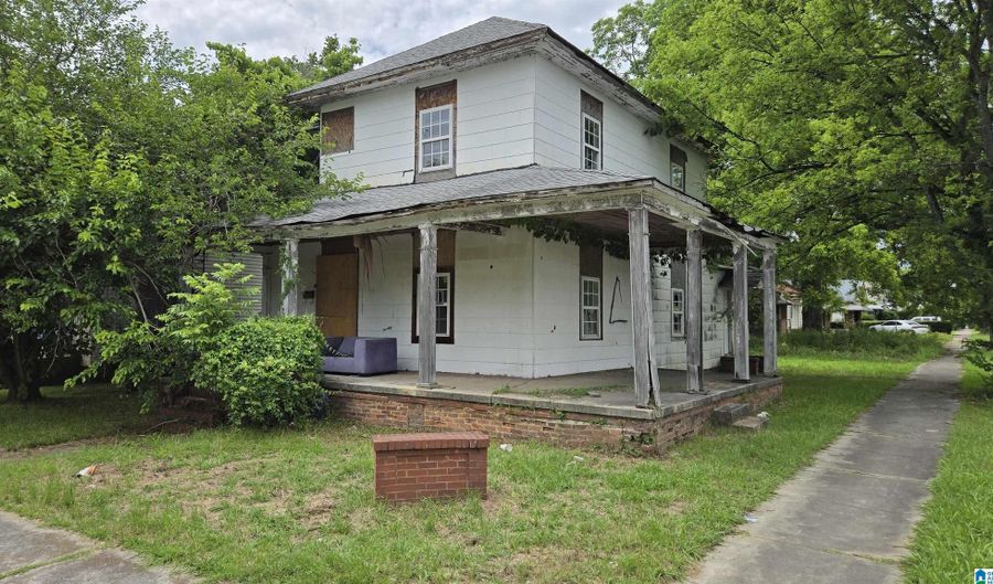 101 W 17TH St, Anniston, AL 36201 - 4 Beds, 2 Bath