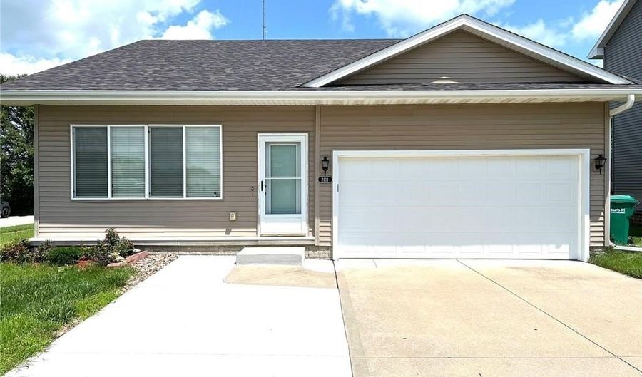 2101 4th Ave SE, Altoona, IA 50009 - 3 Beds, 2 Bath