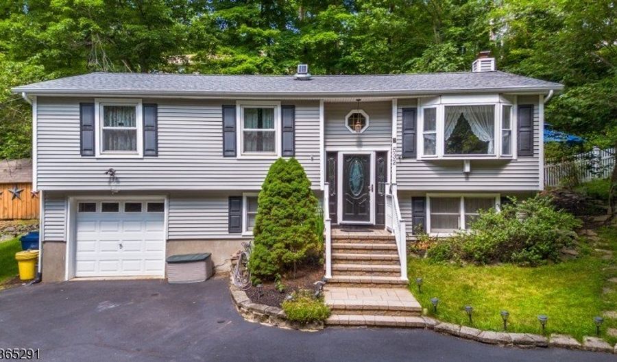 532 Terrace Dr, Alloway, NJ 07422 - 4 Beds, 2 Bath