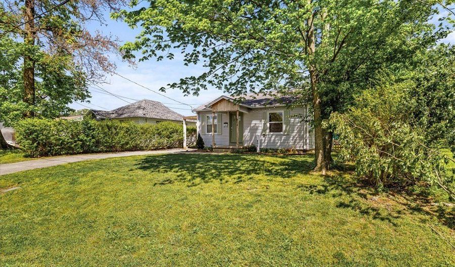 804 NW B St, Bentonville, AR 72712 - 2 Beds, 1 Bath