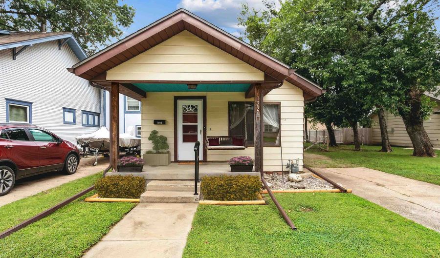 1224 N State St, Augusta, KS 67010 - 3 Beds, 1 Bath