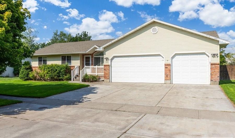3050 S Carolyn Ln, Ammon, ID 83406 - 4 Beds, 4 Bath