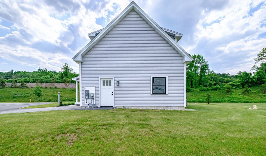5 Goldfinch Dr, Falmouth, ME 04105 - 5 Beds, 3 Bath