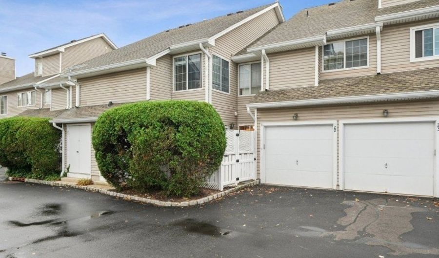 22 Morgan Ct, Bedminster, NJ 07921 - 2 Beds, 2 Bath