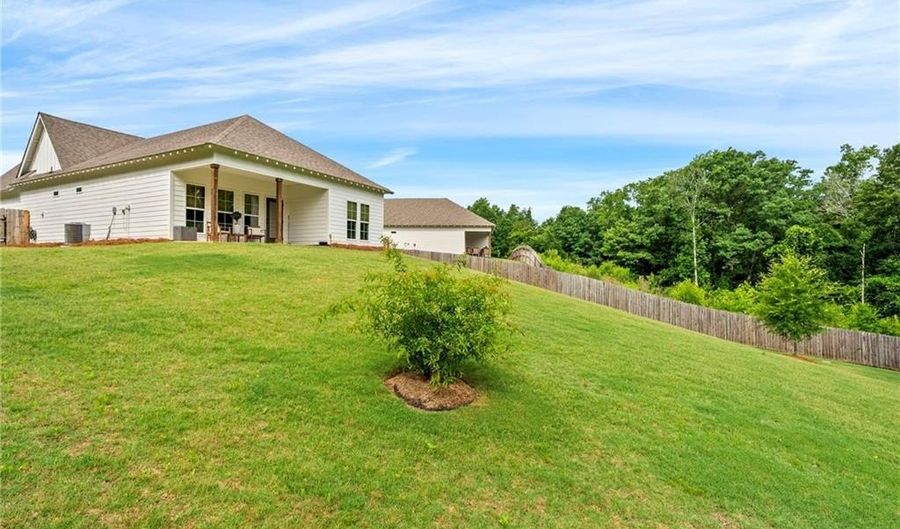 569 CEDARBROOK Dr, Auburn, AL 36830 - 3 Beds, 2 Bath