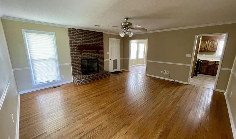 17556 Fairway Dr, Athens, AL 35613 - 3 Beds, 2 Bath