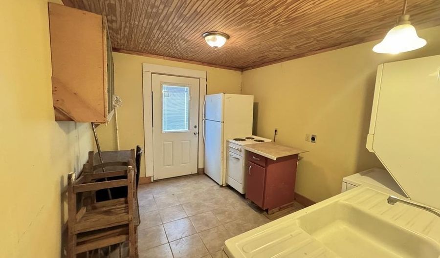 905 N 6th St, Alpine, TX 79830 - 3 Beds, 2 Bath