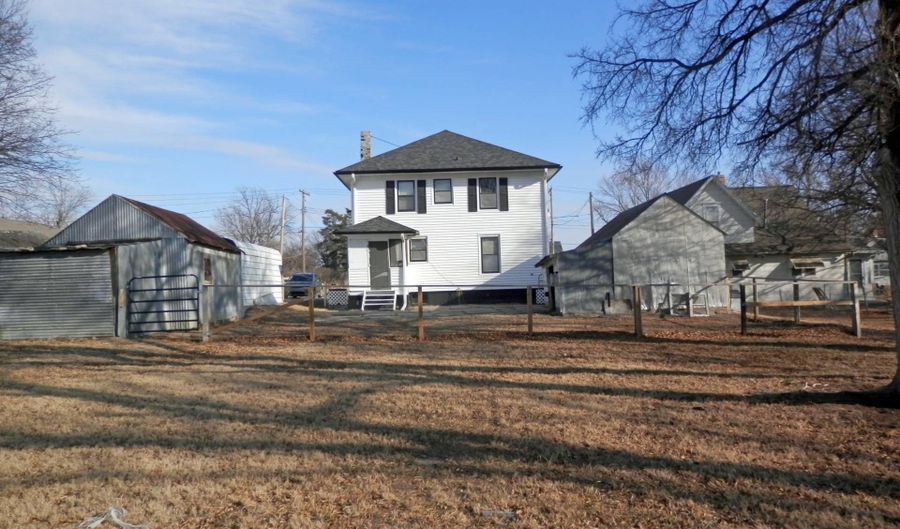 1204 3rd St, Downs, KS 67437 - 4 Beds, 1 Bath