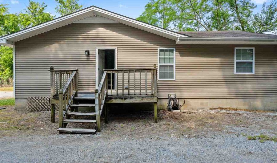 135 E 1st St, Russellville, KY 42276 - 3 Beds, 2 Bath