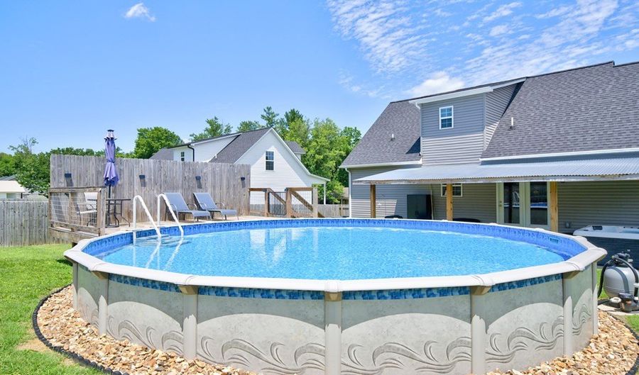225 Peach St, Baxter, TN 38544 - 4 Beds, 2 Bath