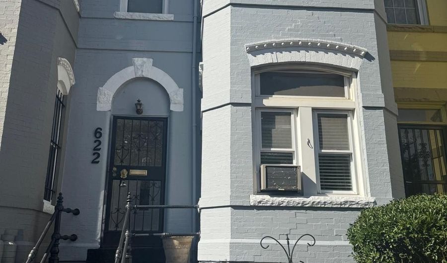 622 11TH St NE, Washington, DC 20002 - 2 Beds, 2 Bath