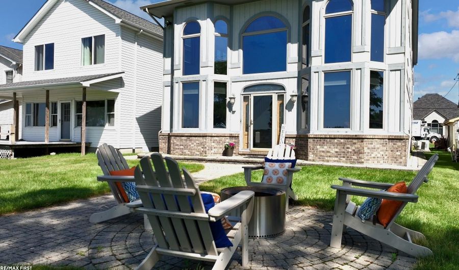 10125 Saint John, Algonac, MI 48001 - 5 Beds, 4 Bath