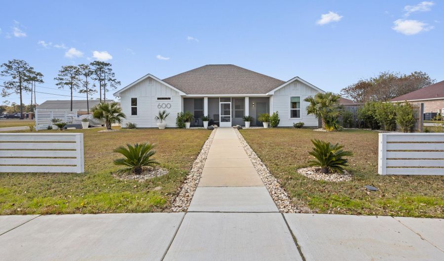 600 Beyer Dr, Bay St. Louis, MS 39520 - 3 Beds, 2 Bath