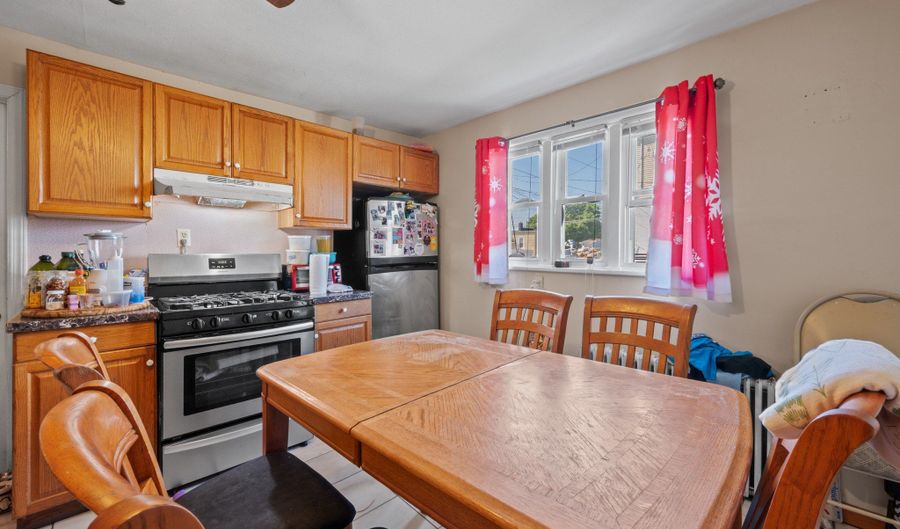 380 Harlem Ave, Bridgeport, CT 06606 - 4 Beds, 2 Bath