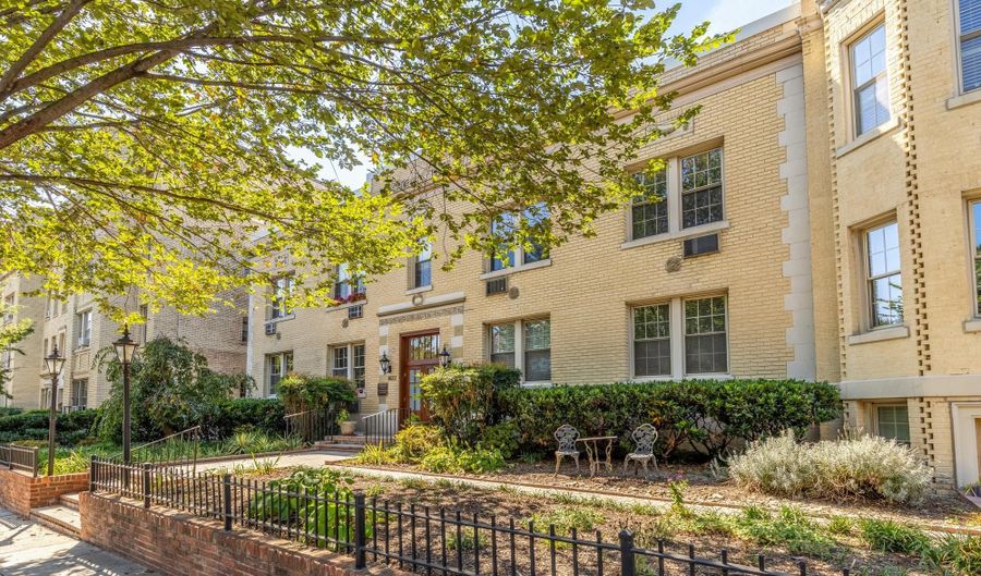 3022 WISCONSIN Ave NW 208, Washington, DC 20016 - 1 Beds, 1 Bath