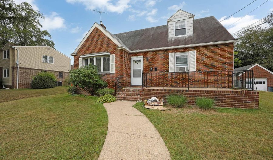 30 HENDRICKSON Ave B, Bellmawr, NJ 08031 - 2 Beds, 1 Bath