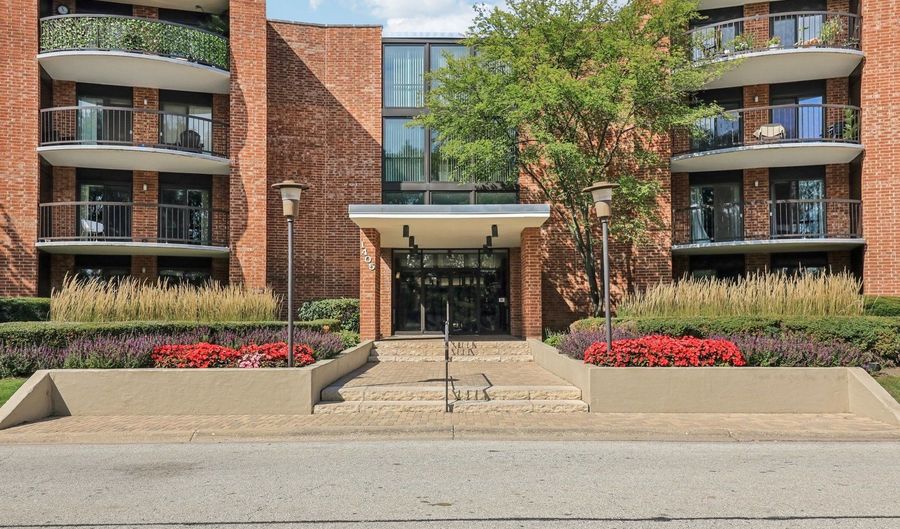 1405 E Central Rd 122C, Arlington Heights, IL 60005 - 3 Beds, 2 Bath