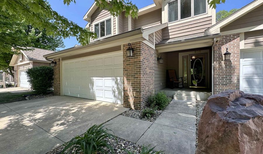 225 Emerald Meadows Dr, Arnolds Park, IA 51331 - 2 Beds, 4 Bath