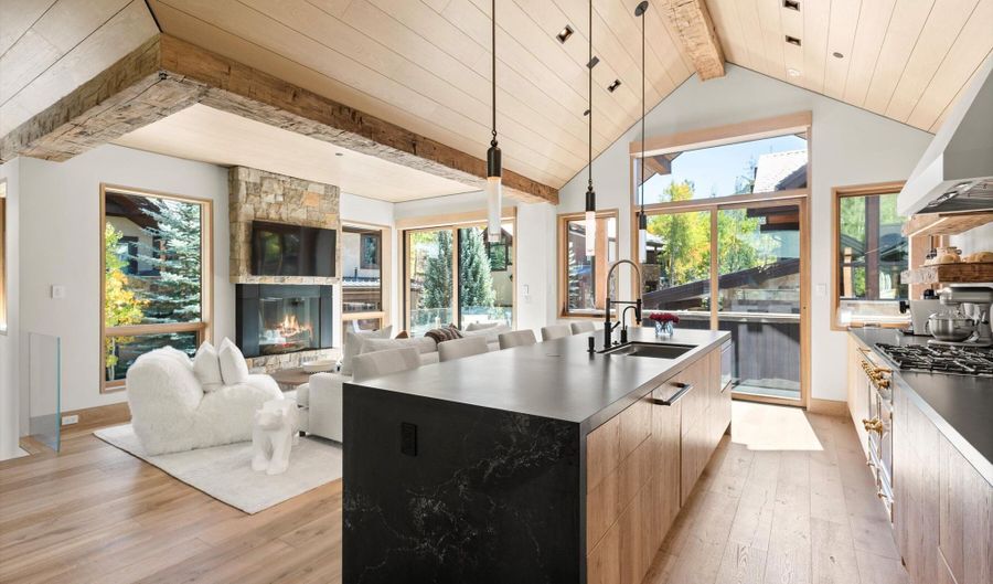 543 Walnut St B, Aspen, CO 81611 - 3 Beds, 4 Bath