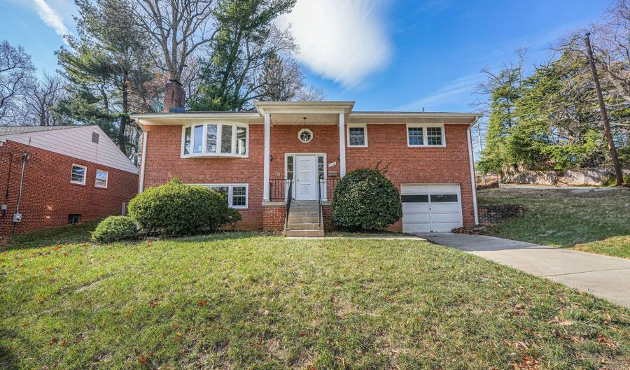 118 N NOTTINGHAM St, Arlington, VA 22203 - 3 Beds, 3 Bath