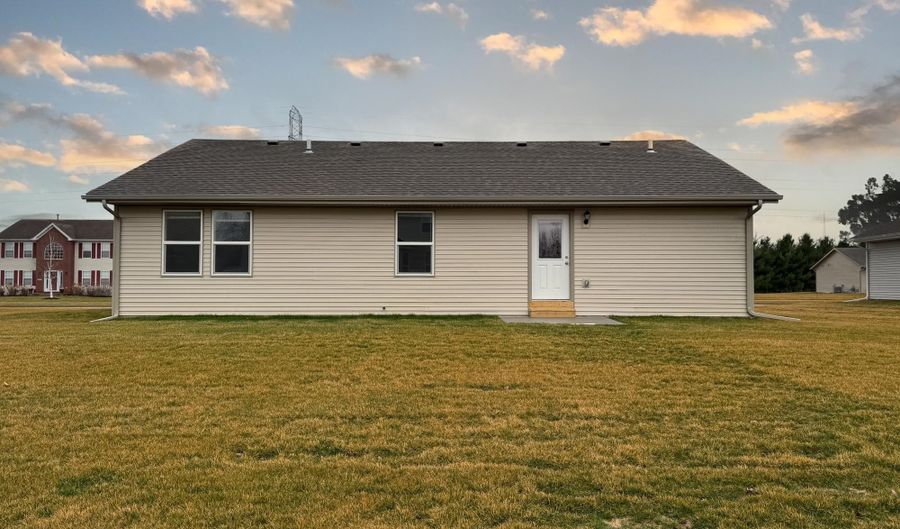 1218 RUSSELL, Belvidere, IL 61008 - 3 Beds, 2 Bath