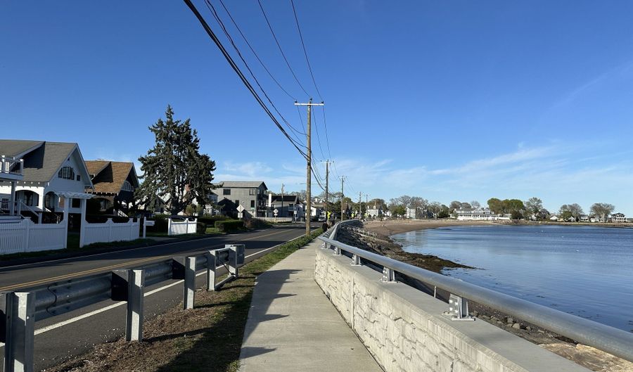 33 Sybil Ave, Branford, CT 06405 - 2 Beds, 2 Bath