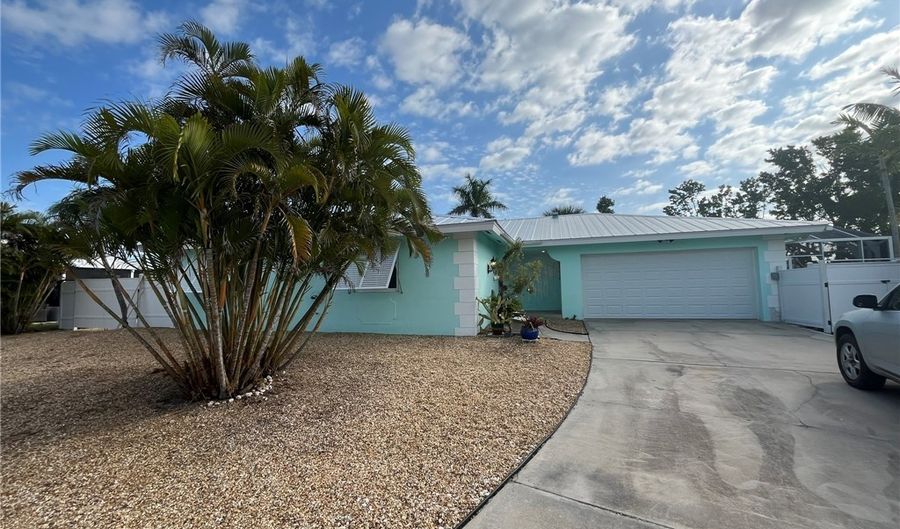 11 Clearview Blvd, Fort Myers Beach, FL 33931 - 3 Beds, 2 Bath