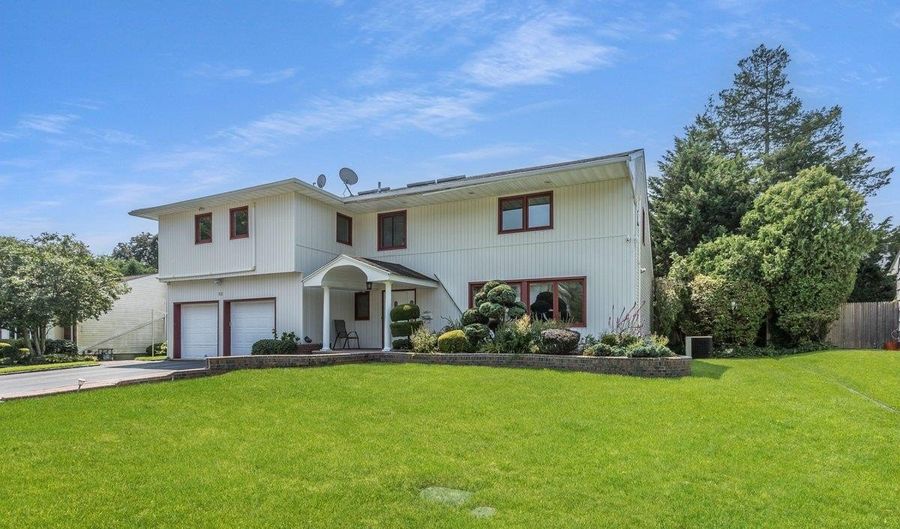 83 The Dell, Albertson, NY 11507 - 4 Beds, 3 Bath