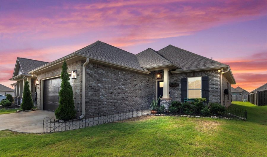 26304 Kennesaw Bluff Dr, Athens, AL 35613 - 3 Beds, 2 Bath