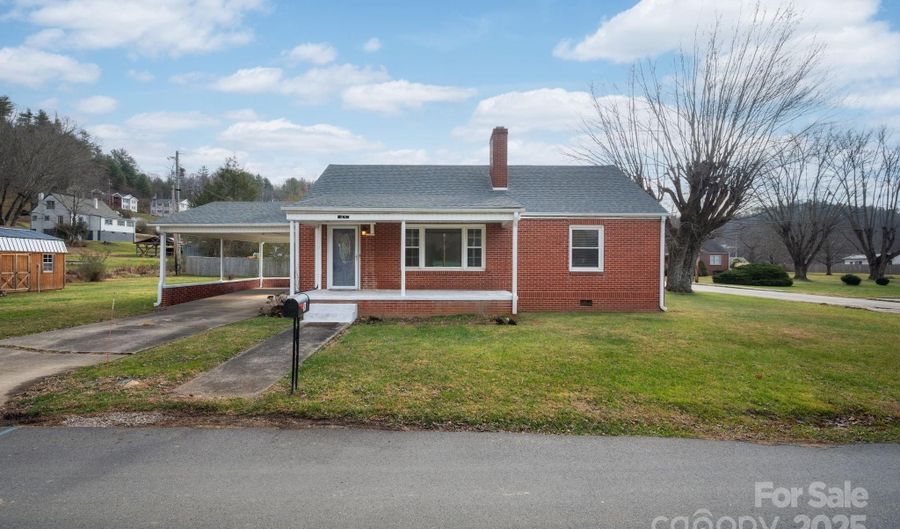 43 Henline Ln, Bakersville, NC 28705 - 2 Beds, 1 Bath