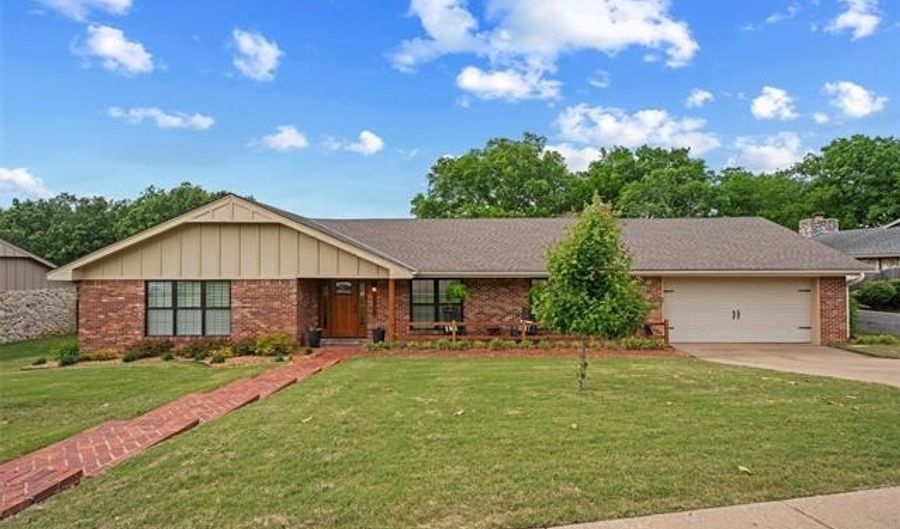 2516 Williamsburg St S, Bartlesville, OK 74006 - 3 Beds, 3 Bath