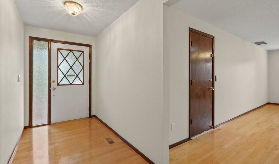 14755 SW CAROLWOOD Dr, Beaverton, OR 97007 - 3 Beds, 2 Bath