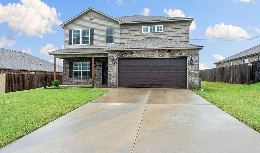 7004 SW Chalkstone Rd, Bentonville, AR 72713 - 4 Beds, 3 Bath