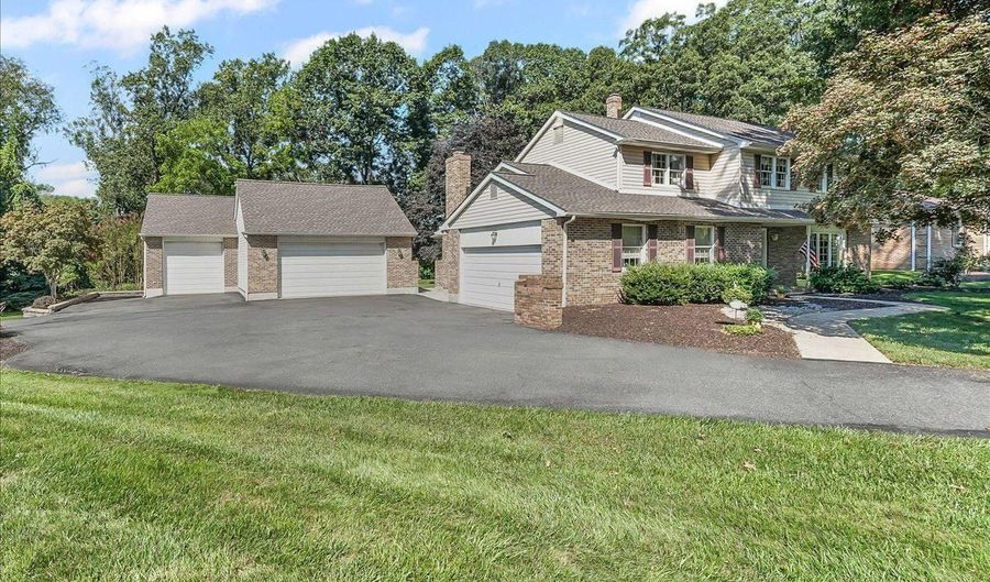 230 TREE TOP Ln, Hockessin, DE 19707 - 5 Beds, 3 Bath