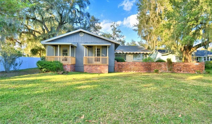 2036 LAKE ARIANA Blvd, Auburndale, FL 33823 - 4 Beds, 2 Bath