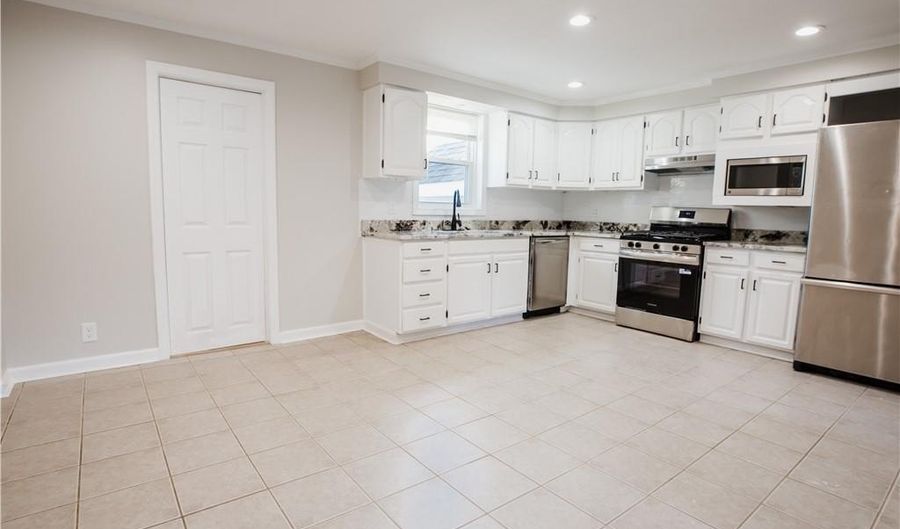 99 Ruth Ave, East Providence, RI 02916 - 6 Beds, 3 Bath