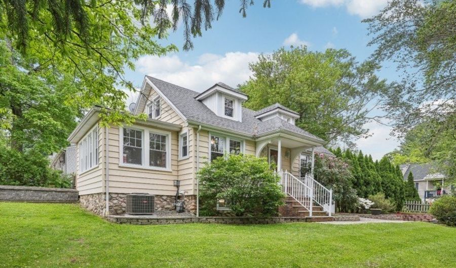 53 Susquehanna Ave, Bayonne, NJ 07035 - 3 Beds, 2 Bath