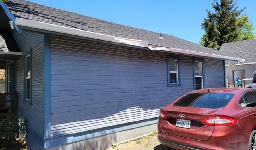 444 N ELM St, Coquille, OR 97423 - 3 Beds, 1 Bath