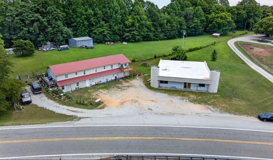 11279 Nashville Hwy, Baxter, TN 38544 - 9 Beds, 4 Bath