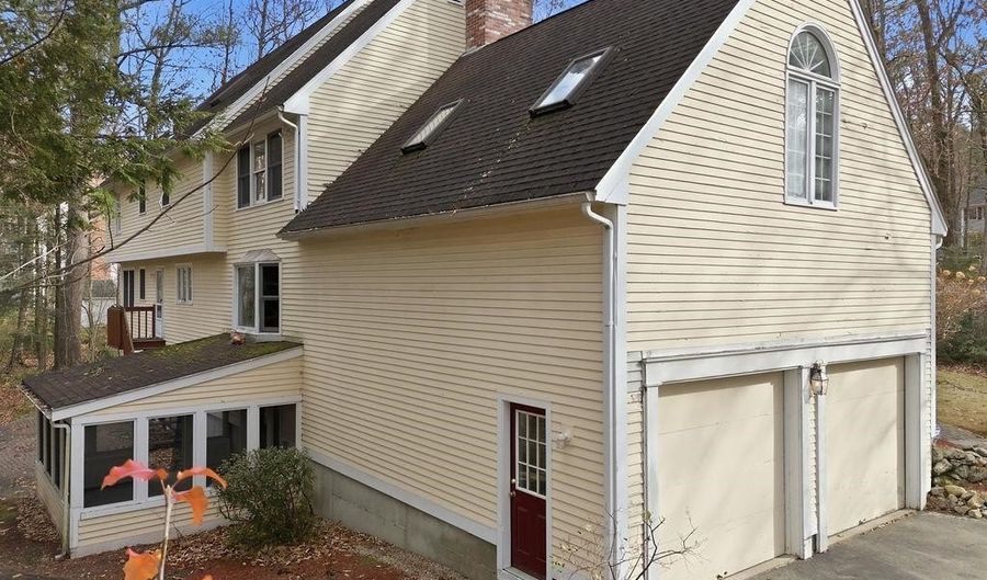 95 Hitching Post Ln, Bedford, NH 03110 - 4 Beds, 3 Bath