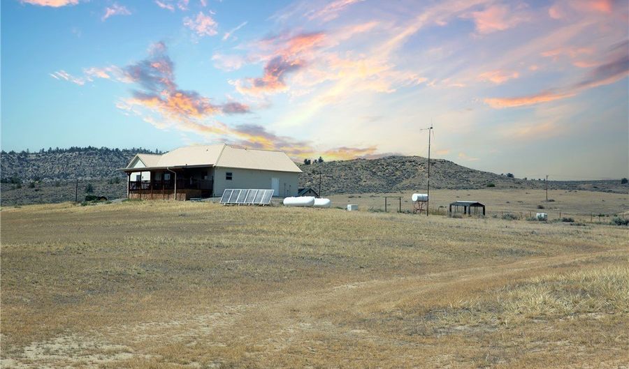 194 N Dry Creek Rd, Bridger, MT 59014 - 2 Beds, 2 Bath
