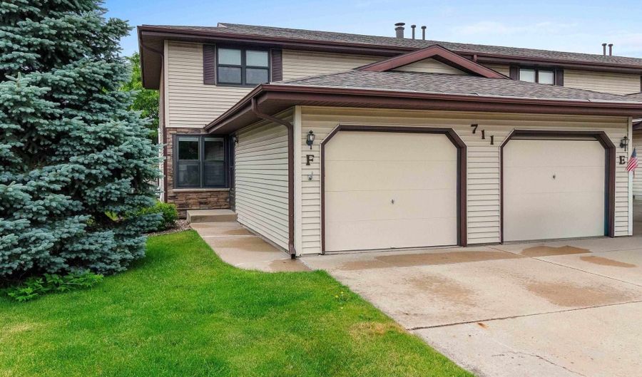 711 OLSON Ave F, Appleton, WI 54914 - 2 Beds, 2 Bath