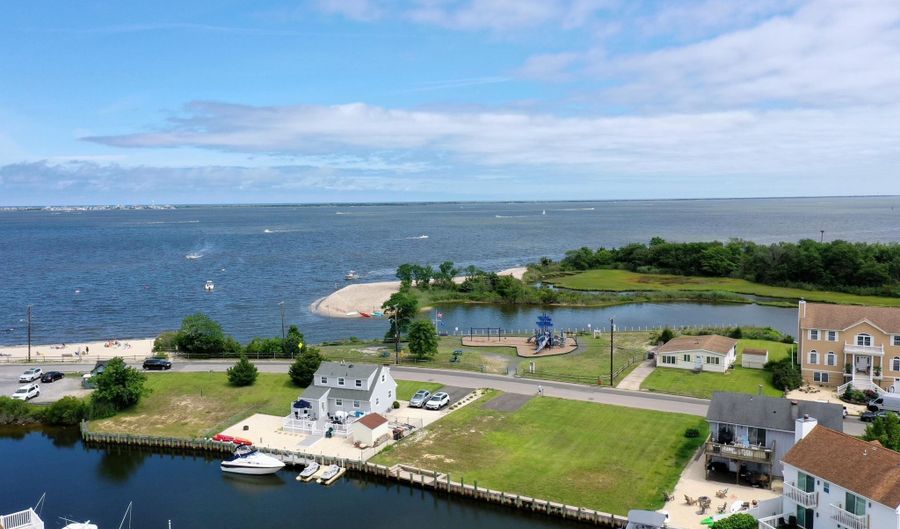 11 Drake Dr, Bayville, NJ 08721 - 4 Beds, 3 Bath
