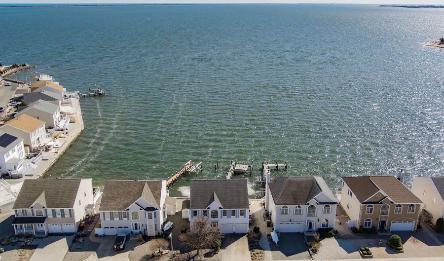 8 Jibsail Dr, Bayville, NJ 08721 - 4 Beds, 3 Bath