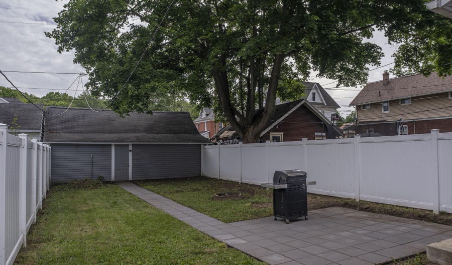 909 Broadway, Altoona, PA 16601 - 3 Beds, 2 Bath